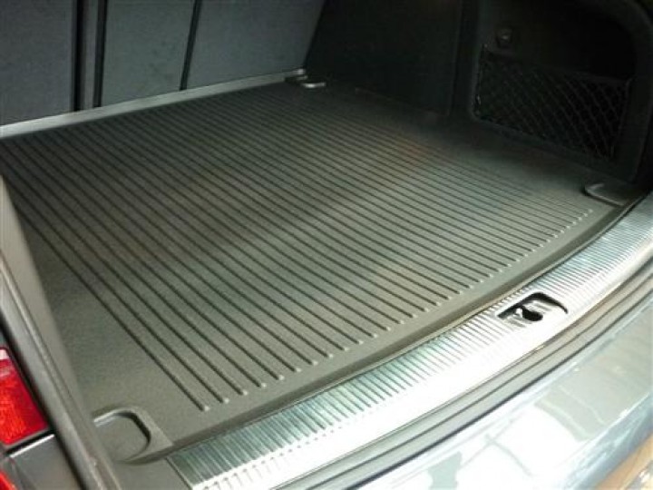 Audi A4 B7 B8 B9 Exklusive Kofferraummatte mit Ladekanten für